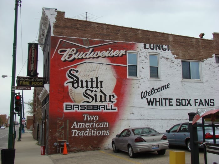 Schaller's Pump - Chicago, IL, United States. looking south