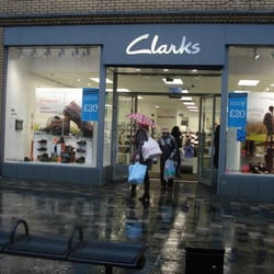 clarks shoes trafford centre