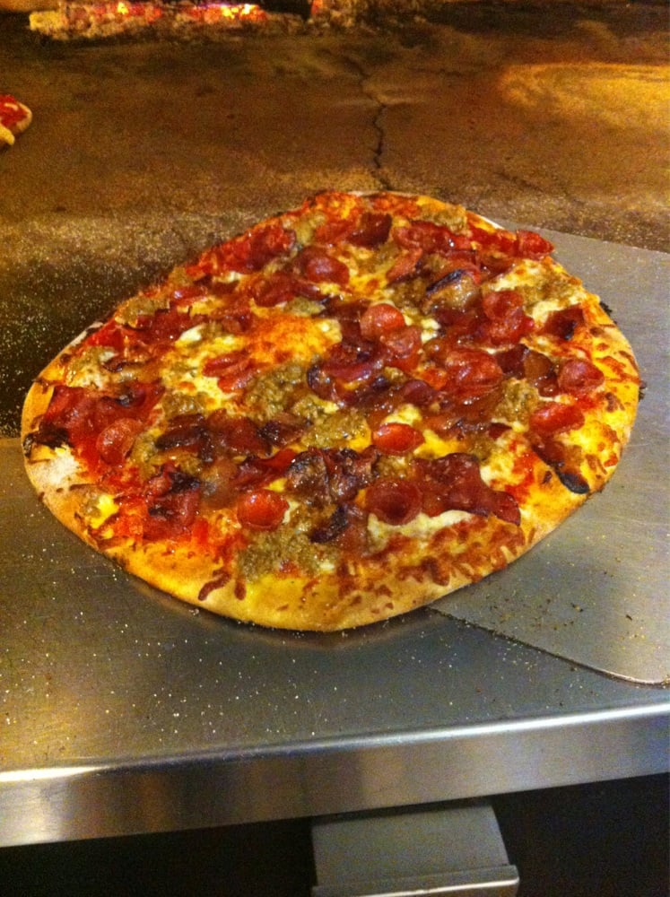 Manzo Primo Classic cheese pizza topped weth pepperoni, house made