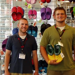 Clarks, Rogans Shoes, 7058 Green Bay Rd, Kenosha