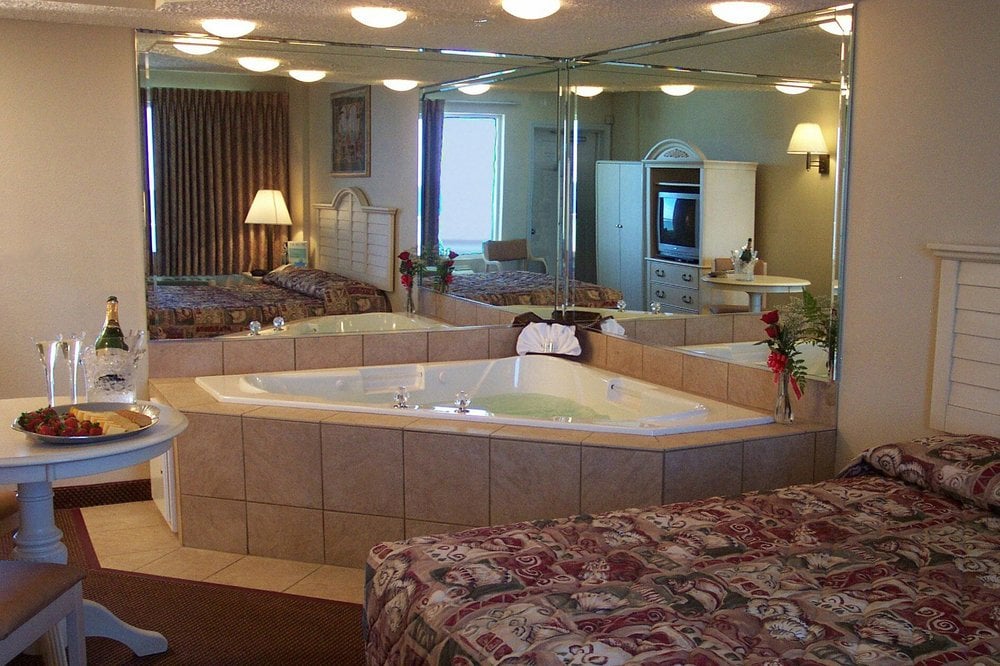 Try One Of Our Jacuzzi Rooms Hot Tub Heated Pool Yelp