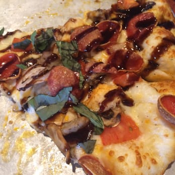 Auburn Round Table Pizza Amc Theaters In Ontario Ca