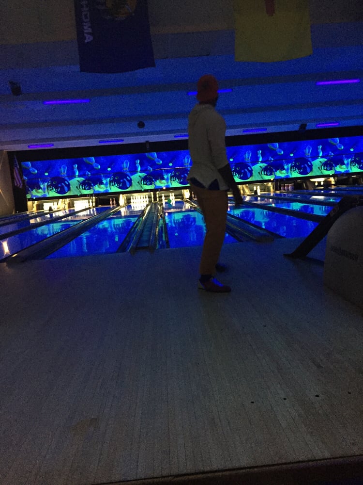 Capri Bowling Lanes Bowling 2727 S Dixie Dr Dayton, OH, United