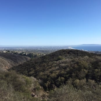 Temescal Canyon Gateway Park - Views in every direction from the trail - Pacific Palisades, CA, United States