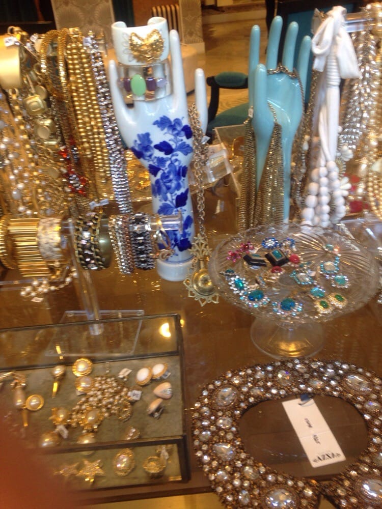 Store Luxury Garage Sale IUCN Water