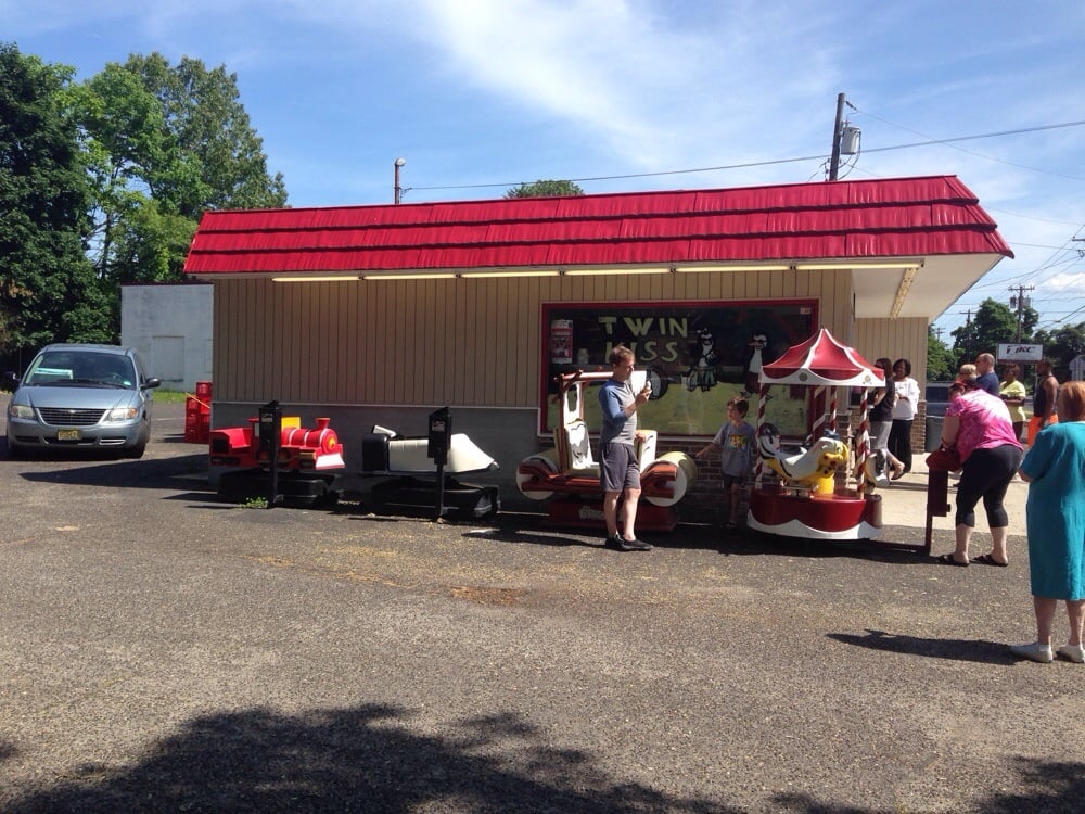 Twin Kiss Drive In Ice Cream & Frozen Yogurt 25 S Delsea Dr
