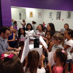 Stagelight Performing Arts logo