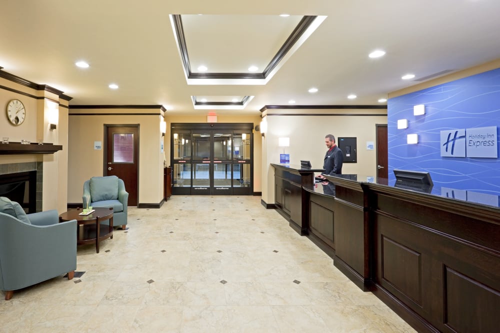 Holiday Inn Express & Suites Syracuse North - Airport Area