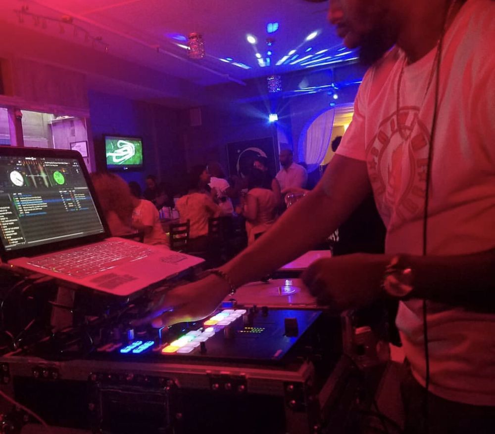District Bar & Lounge