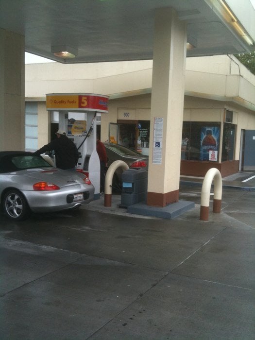Colla's Shell Service