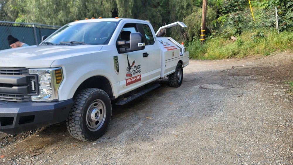 Moe'z Towing
