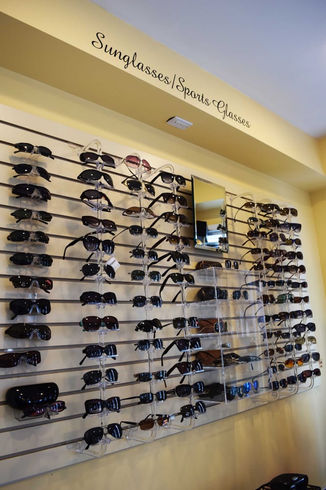 Envisions Eyecare Center Optometrists 1543 Smith St, North