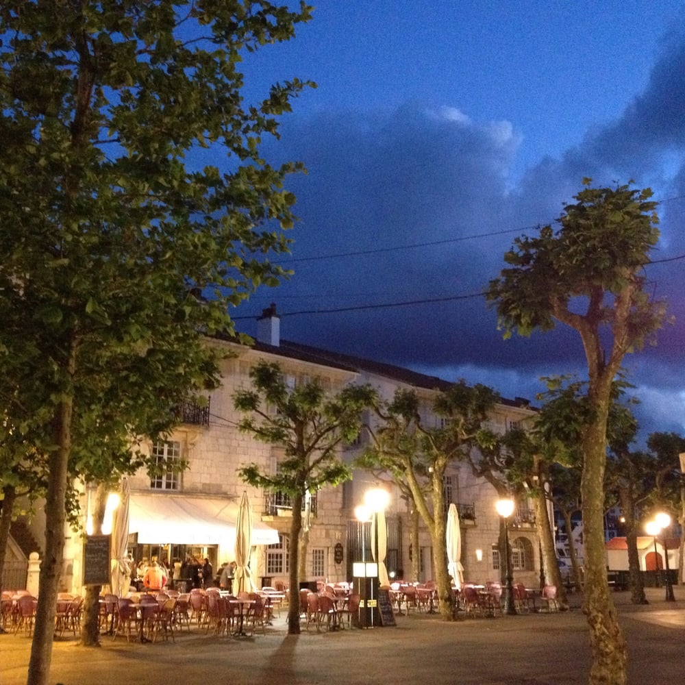 Restaurant Petit Louis Saint Jean De Luz Le Petit Suisse - 14 Photos - Tapas/Small Plates - Place Louis XIV