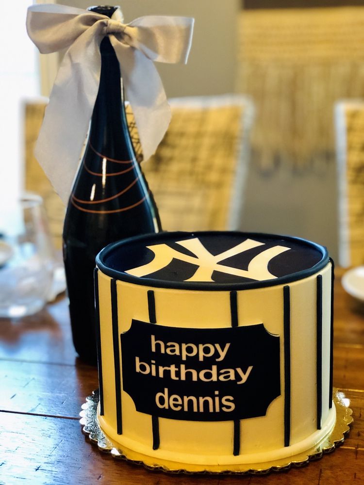 Cakes By Creme de la Creme