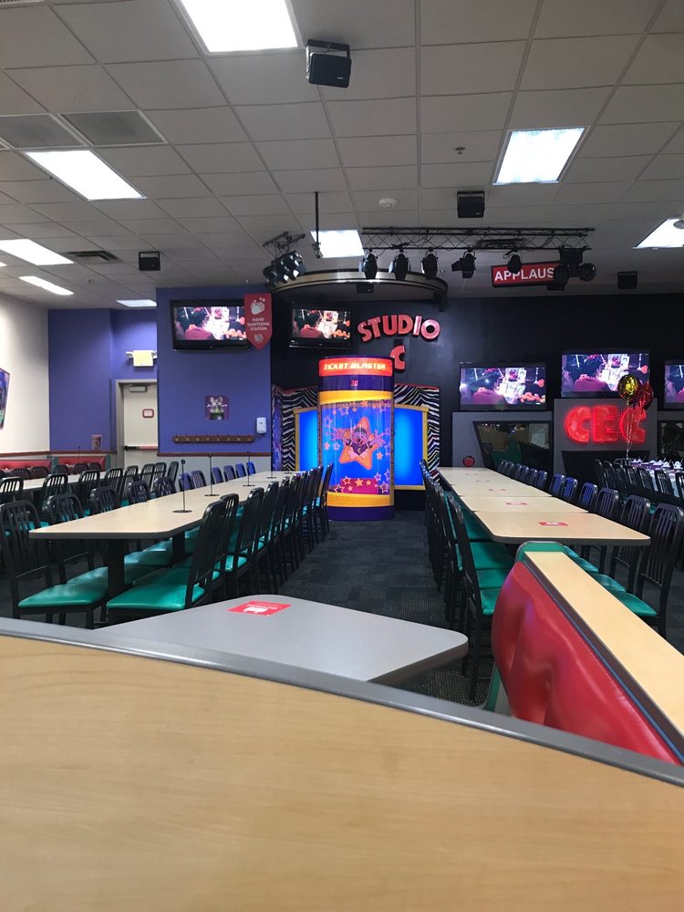 Chuck E. Cheese