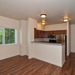 Redtown Apartments 15 Photos 10436 Se Carr Rd Photo Of Redtown Apartments Renton Wa United States