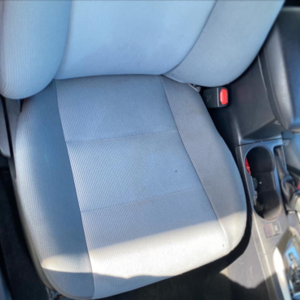 Lee’s Mobile Details