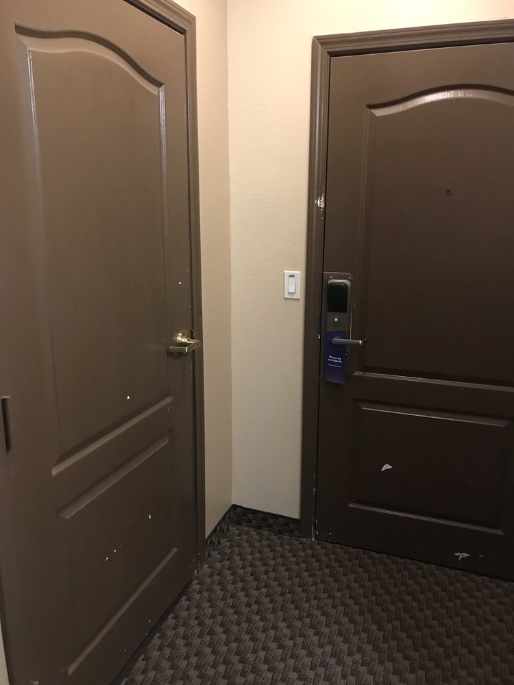 Comfort Suites