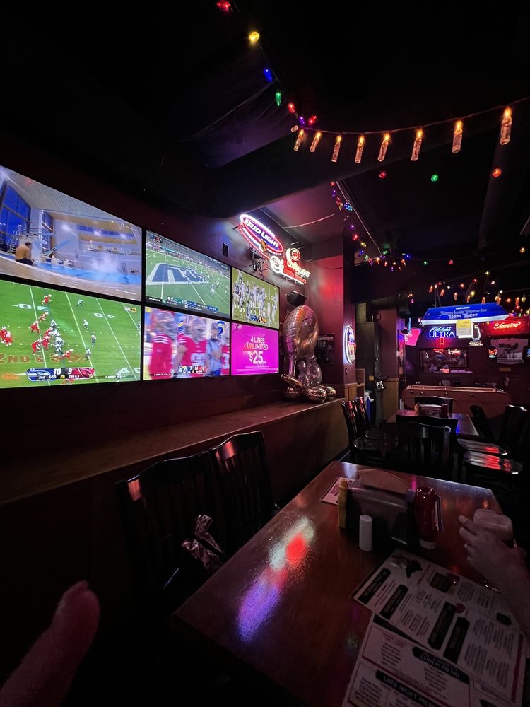 Woodys Sports Tavern & Grill