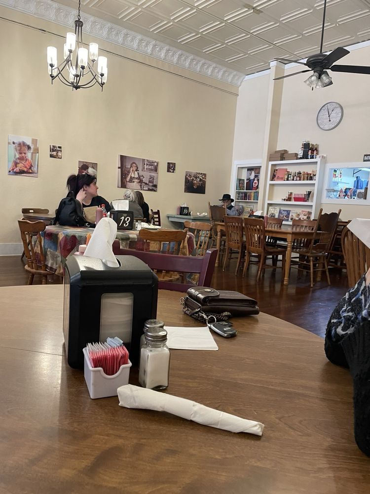 Deborah‘s Kitchen Table