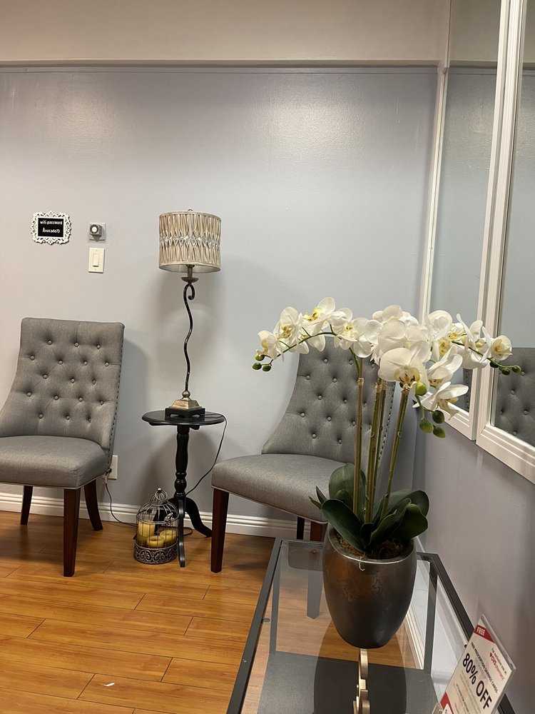image of business Vivian Banaria, DMD
