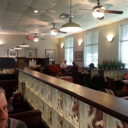 Wally S Restaurant 22 Reviews Southern 1600 Mccallie Ave Photo Of Wally S Restaurant Chattanooga Tn United States Nice Diner Setting And