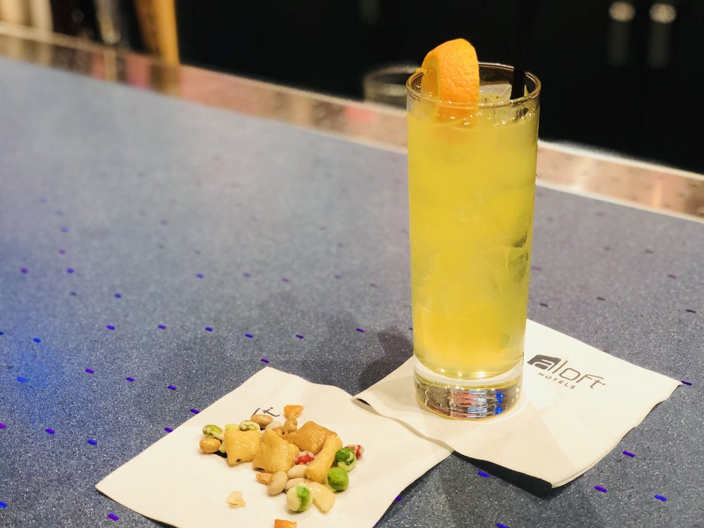 W XYZ Bar