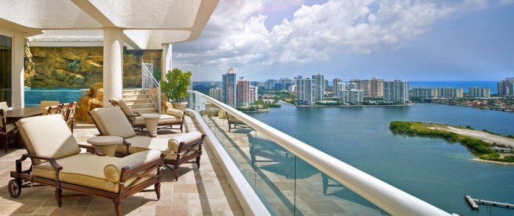 Andrea Zambrano-RE/MAX House of Real Estate