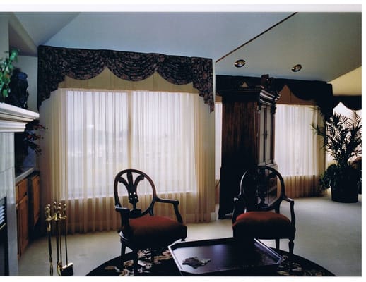 Colour Shoppe Draperies & Interiors