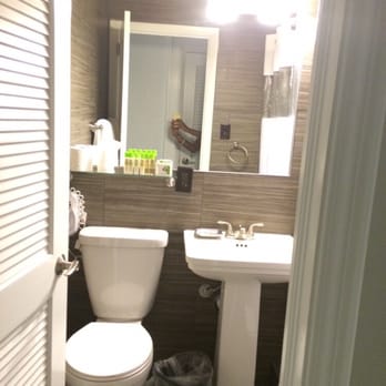 The Kent Hotel 59 Photos 86 Reviews Hotels 1131 Collins Ave Photo Of The Kent Hotel Miami Beach Fl United States Bathroom In