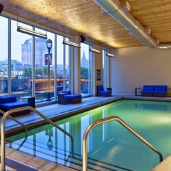 Aloft Milwaukee Downtown 69 Photos 148 Reviews Hotels 1230 Photo Of Aloft Milwaukee Downtown Wi United States Splash Indoor Pool