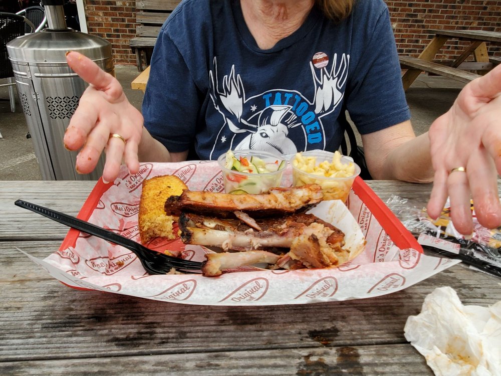 Moe's Original Bar B Que