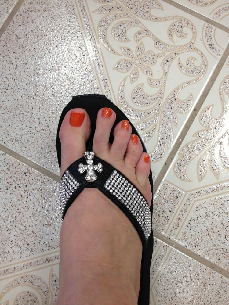 V Nails