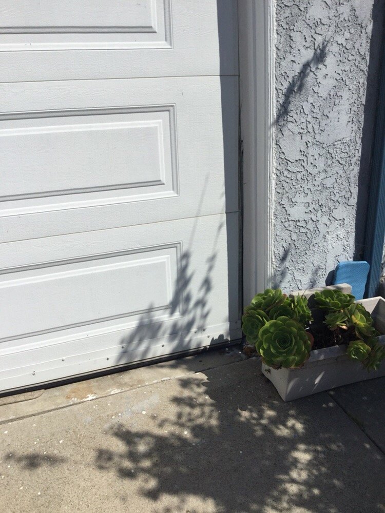 I Noticed My Door Is Moving Or Shifting Separating From One Side Photo Of Budget Garage Door Repair Los Angeles Ca United States I