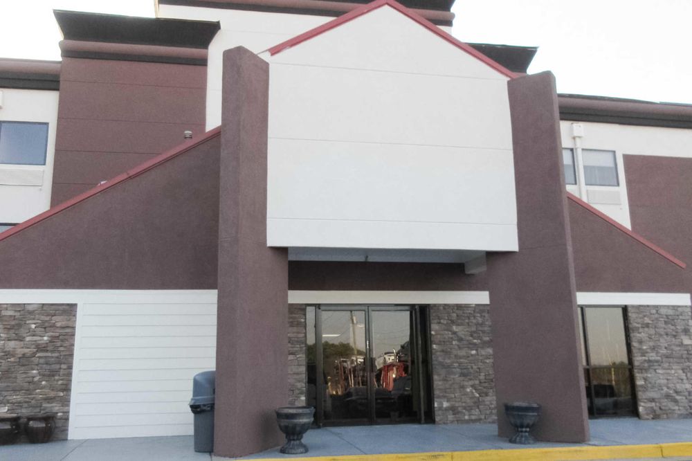 Quality Inn & Suites 18 Photos Hotels 3900 Fulton Industrial Blvd