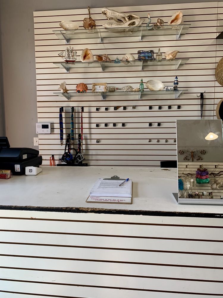 Seawall Souvenirs & Bike Rental
