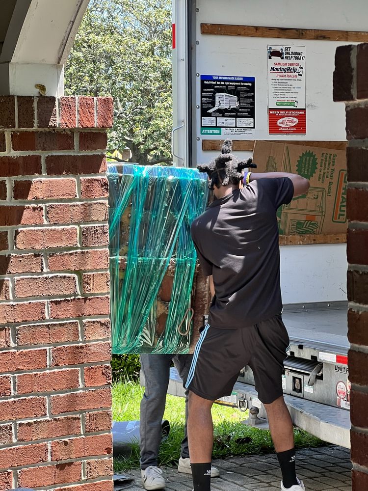 Trophys Mama’s Movers