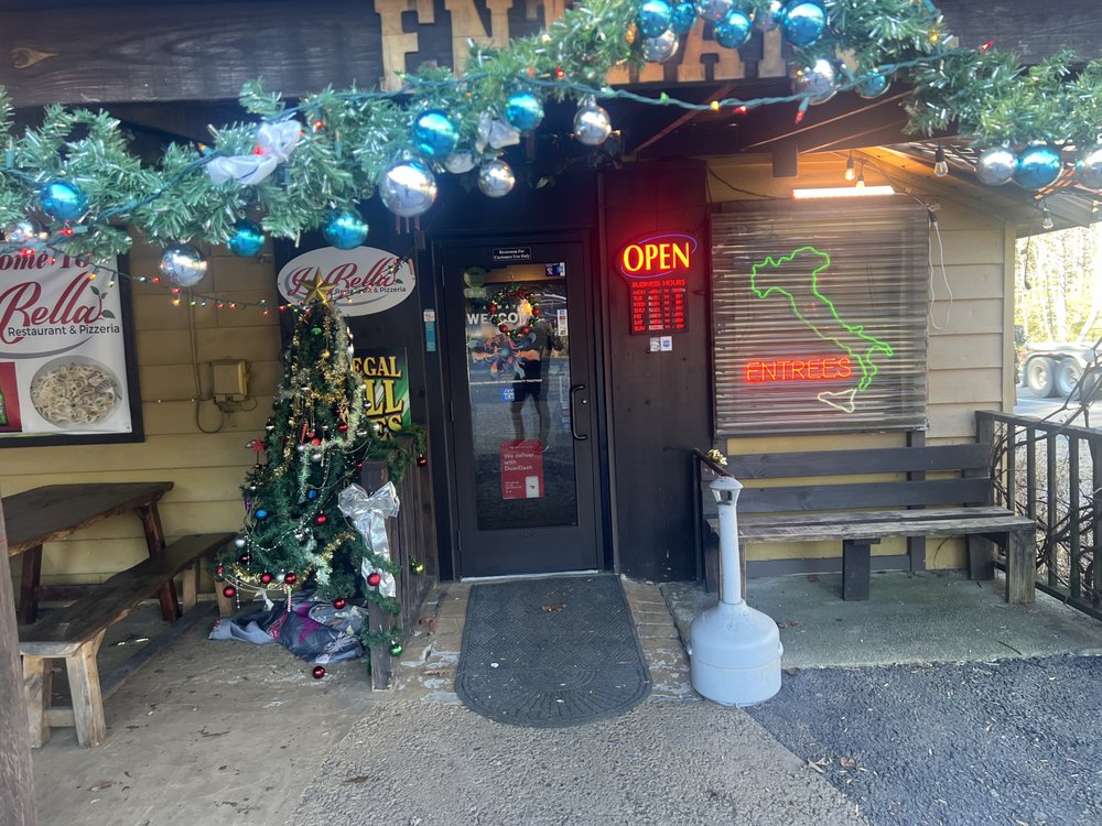 La Bella Restaurant and Pizzeria