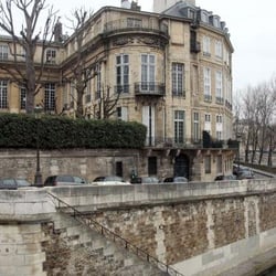 Hotel Lambert Landmarks Historical Buildings 2 Rue St Louis Photo Of Hotel Lambert Paris France