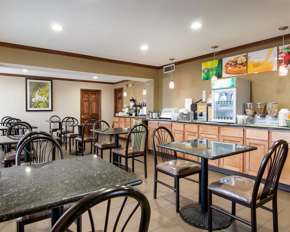 Quality Inn Merriam Kansas City CLOSED 36 Photos & 10 Reviews