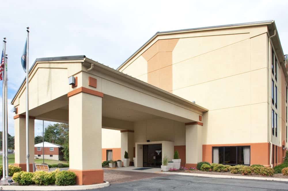 Holiday Inn Express Covington Hotels 701 Carlyle St, Covington, VA