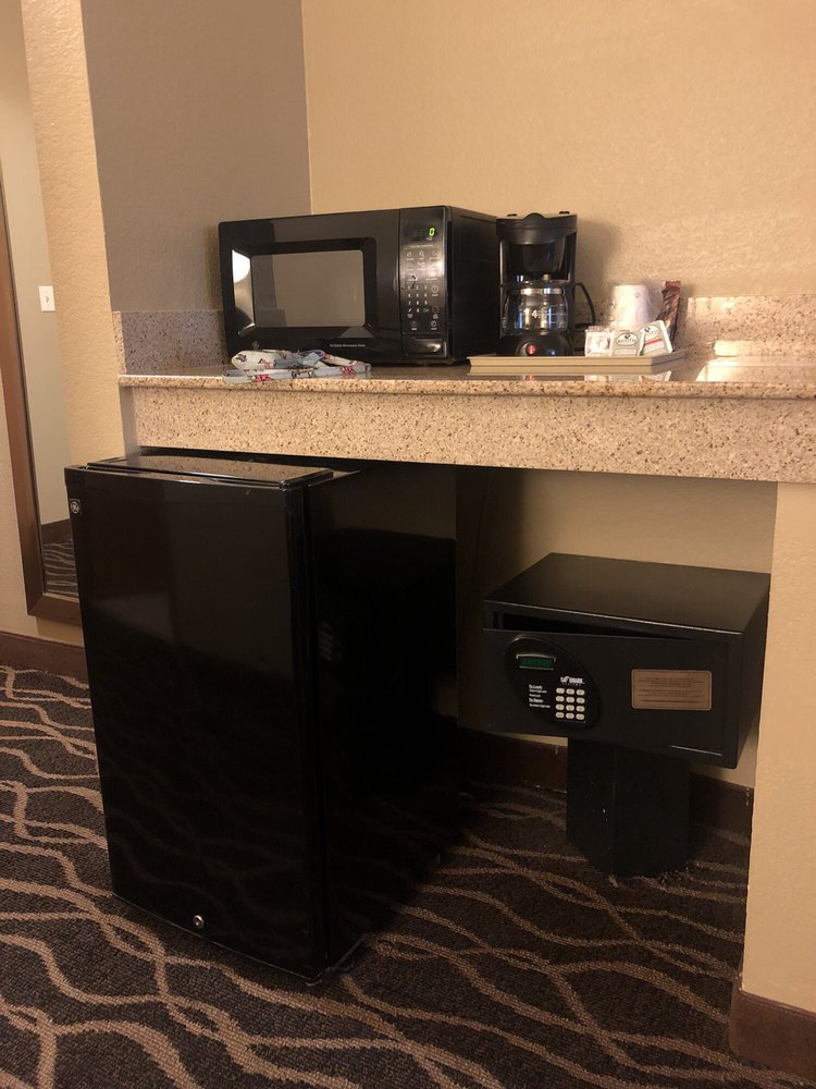 Comfort Suites Tampa Airport North Photo