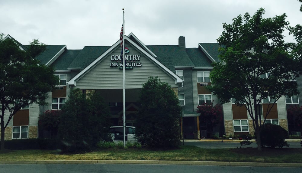 Country Inn & Suites