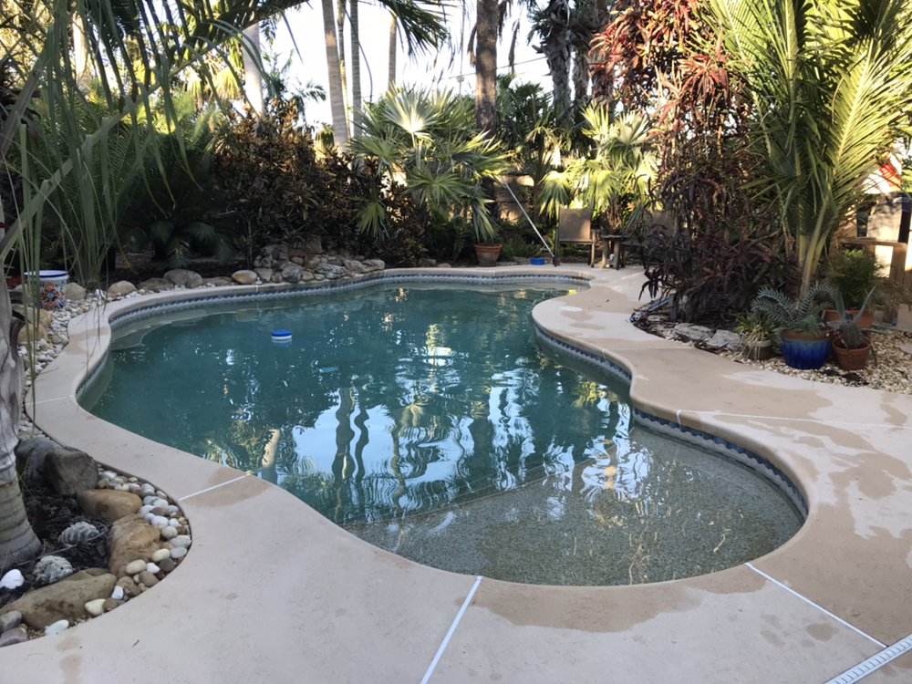 Liquid Dreams Pool Cleaning