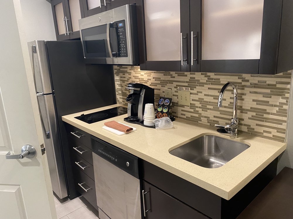 Days Inn & Suites by Wyndham Port Arthur