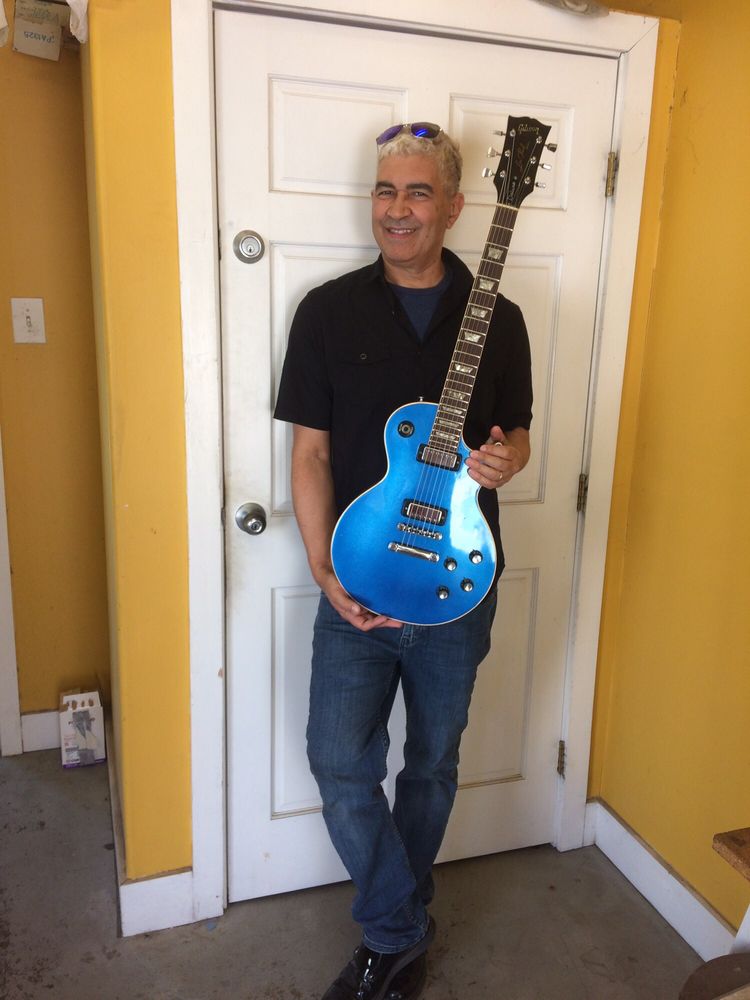 Pat smear! And his....obscure guitars : r/Nirvana