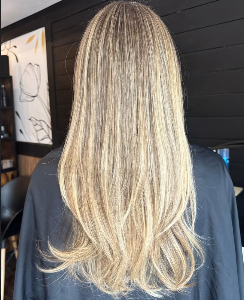 Hailey Holland Hair Salon Image