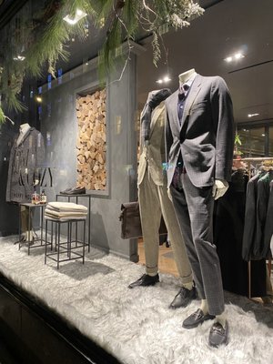 banana republic 5th ave hours