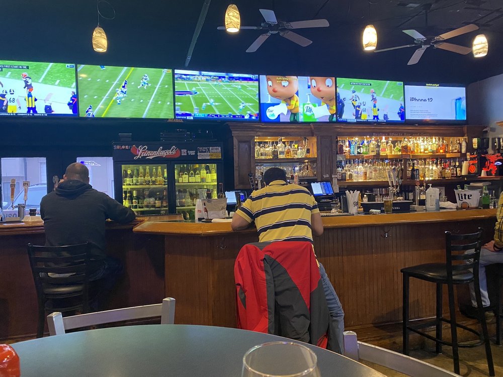 Bralie's Sports Bar & Grill