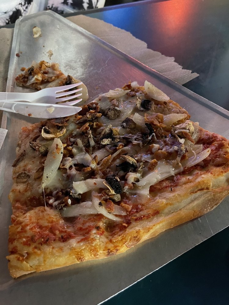 Amici's Pizza Sports Bar and Grill